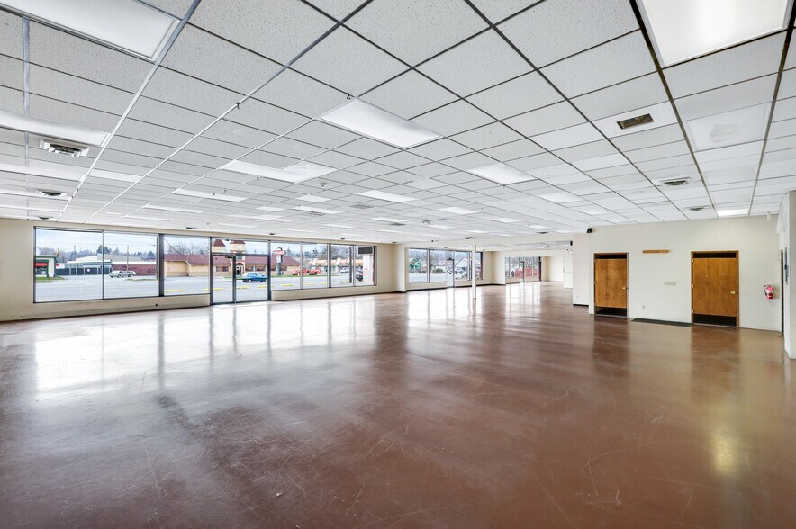 More Photos Of 11211 E Sprague Ave, Spokane Valley Storefront For Sale