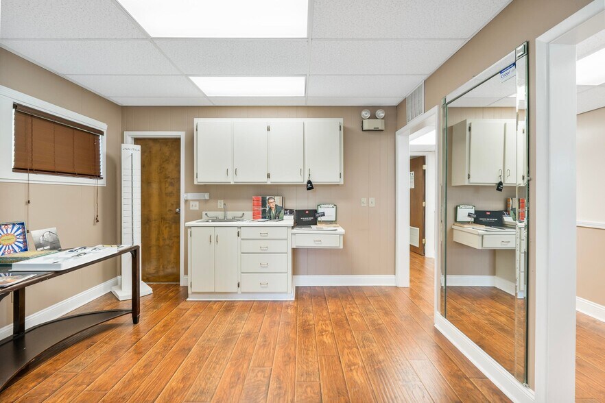 More Photos Of 428 Hospital Drive, Columbus Medical For Sale