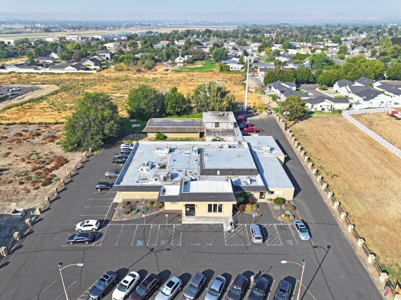 More Photos Of 1608 S 24th Ave, Yakima Movie Radio TVStudio For Sale