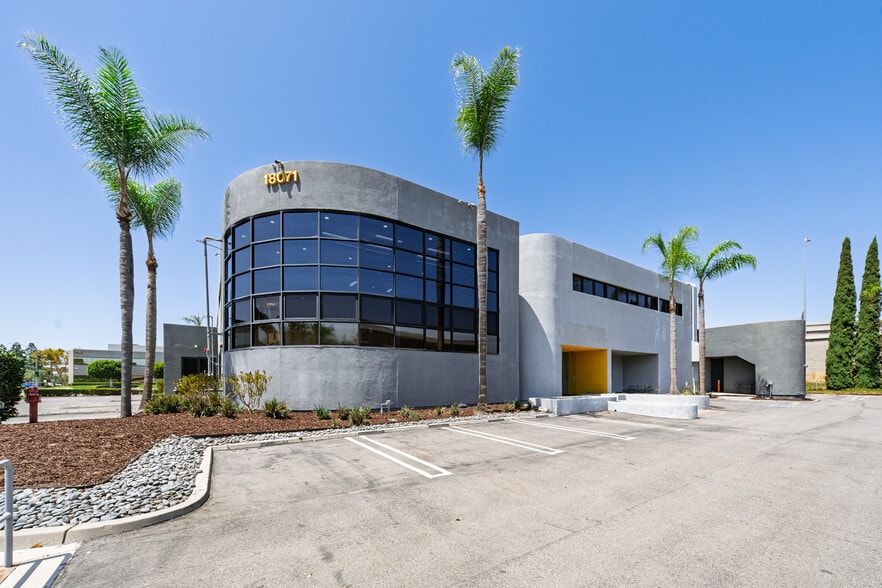 More Photos Of 18071 Fitch, Irvine Showroom For Sale