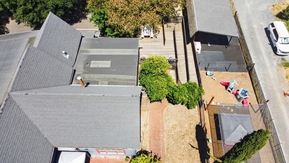 More Photos Of 530 N Cloverdale Blvd, Cloverdale Specialty For Sale