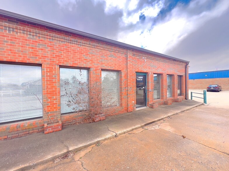 More Photos Of 802-806 Wynan Ct, Anadarko Medical For Sale
