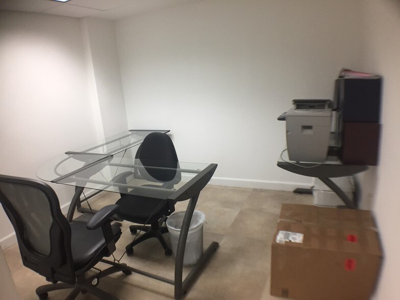 More Photos Of 1110 Brickell Ave, Miami Office For Lease
