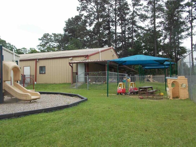 More Photos Of 702 S Peachtree St, Jasper Daycare Center For Lease