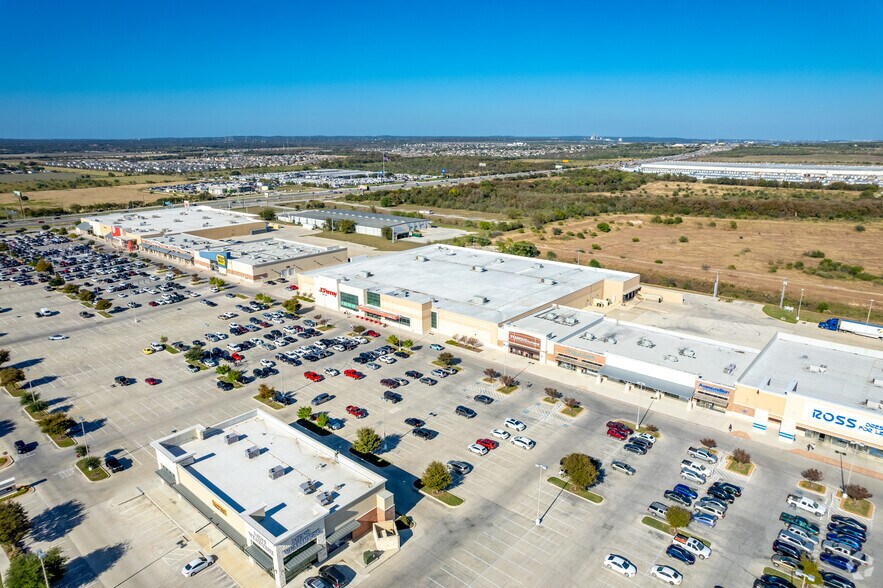 More Photos Of 161 Creekside Way, New Braunfels Unknown For Lease