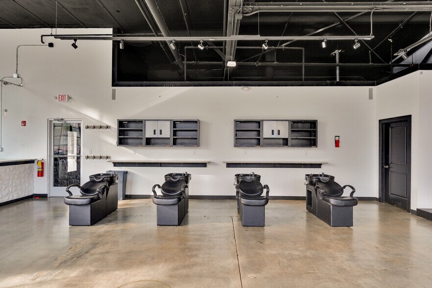 More Photos Of 1817 Broad St, Chattanooga General Retail For Lease