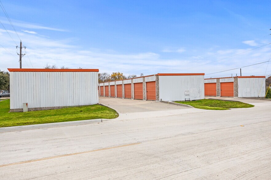 More Photos Of 7440 Elm Dr, The Colony Specialty For Sale