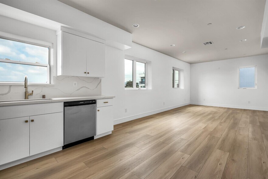 More Photos Of 4701 Saturn St, Los Angeles Multifamily For Sale