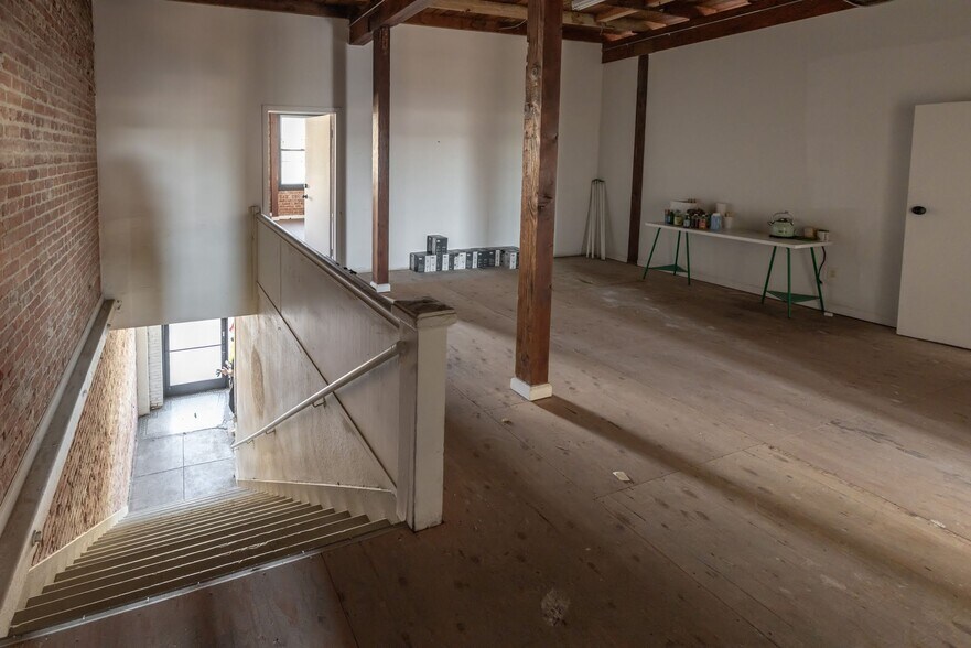 More Photos Of 629 N Western Ave, Los Angeles Office For Lease