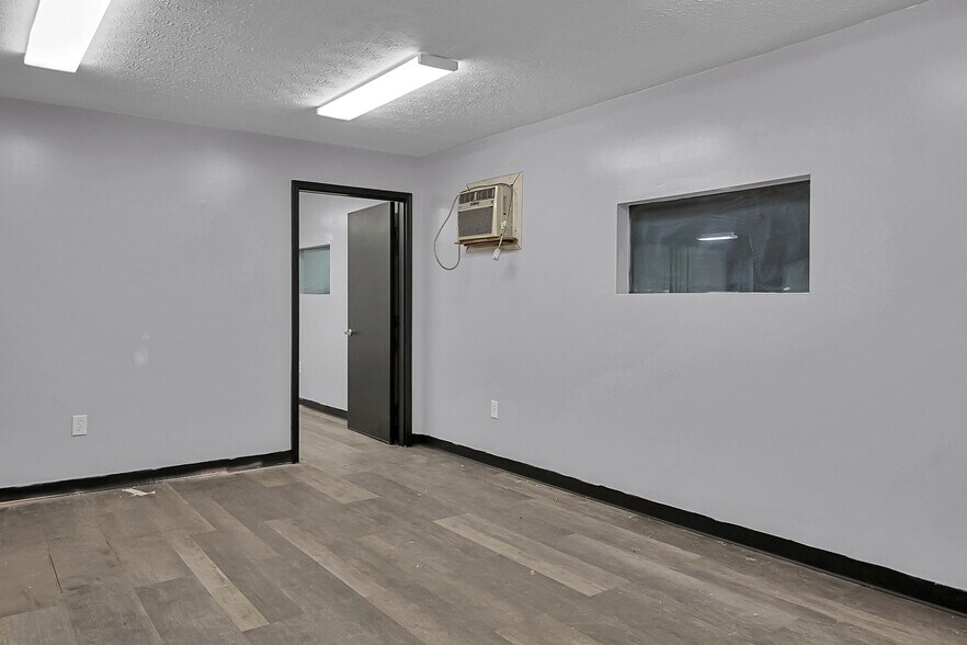 More Photos Of 10640 Lancaster Rd, Hebron Unknown For Lease
