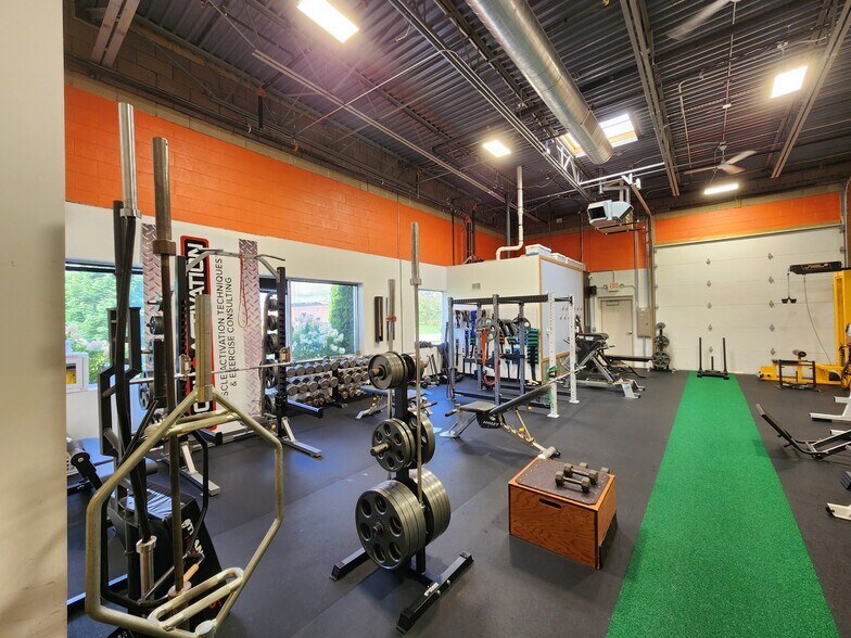 More Photos Of 10520 N Baehr Rd, Mequon Light Manufacturing For Lease