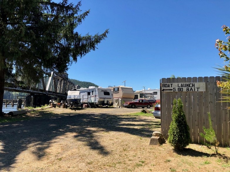 More Photos Of 6750 Or-126 Hwy, Florence Marina For Sale