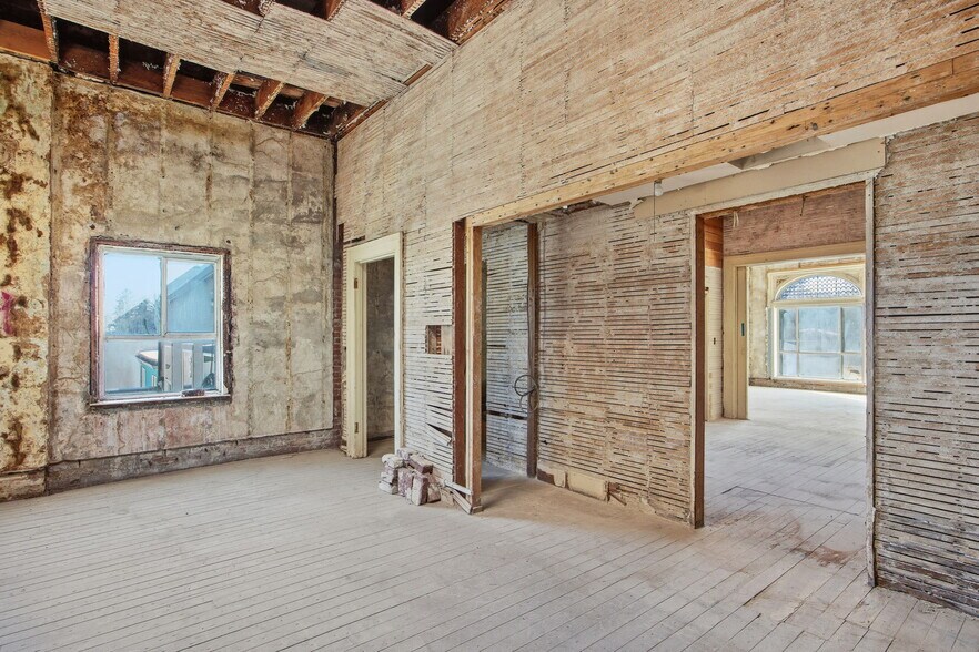 More Photos Of 104 Spruce St E, Ilwaco General Retail For Sale