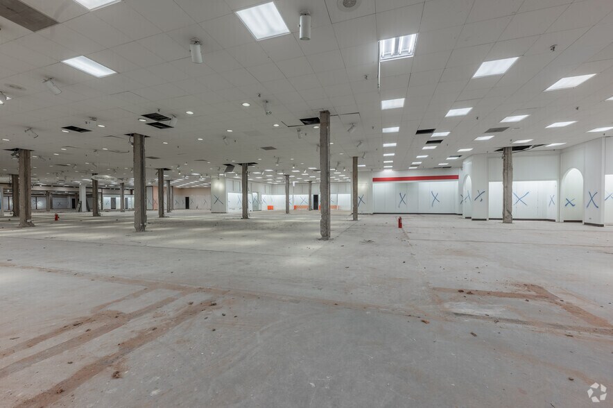 More Photos Of 100 Mall Dr, Steubenville Department Store For Lease