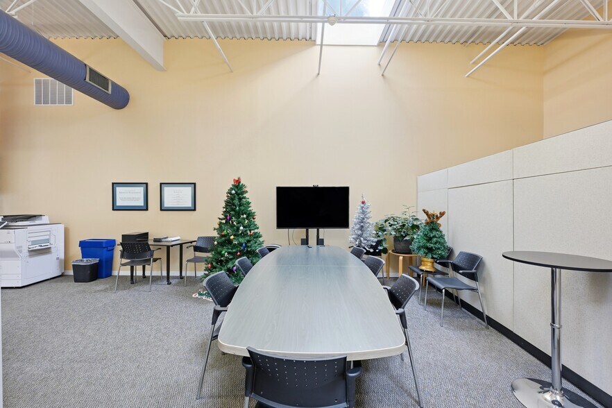 More Photos Of 38 Plains Rd, Essex Light Manufacturing For Lease