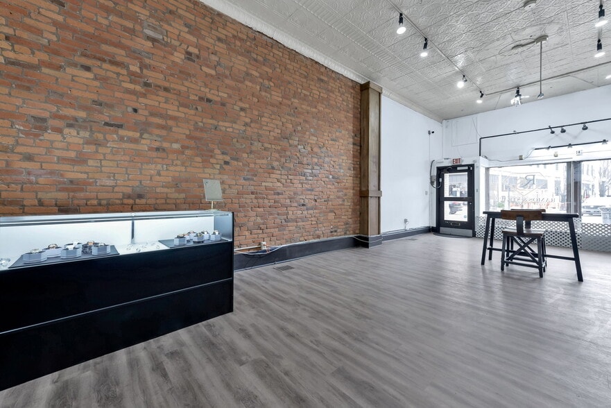 More Photos Of 726-728 N High St, Columbus Storefront Retail Residential For Lease