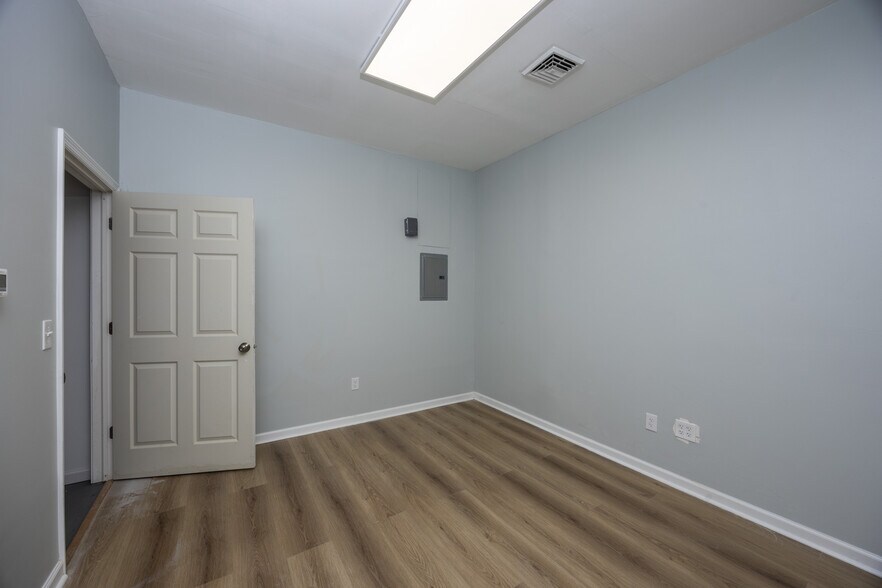 More Photos Of 320 Tilton Rd, Northfield Warehouse For Lease