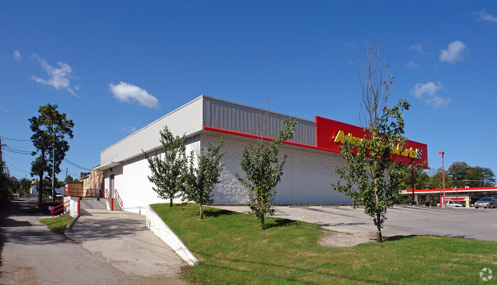 More Photos Of 2580 E Magnolia Ave, Knoxville Freestanding For Sale