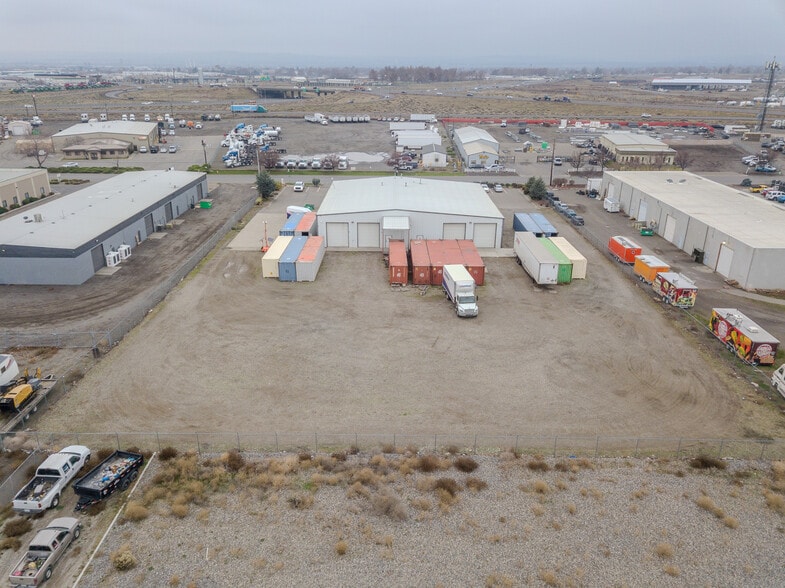 More Photos Of 2525 N Commercial Ave, Pasco Warehouse For Lease