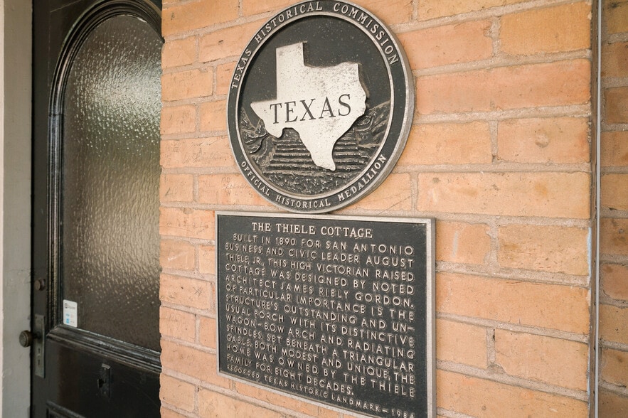 More Photos Of 411 6th St, San Antonio Office Residential For Lease