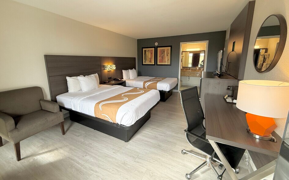 More Photos Of 131 N Lobdell Hwy, Port Allen Hotel For Sale