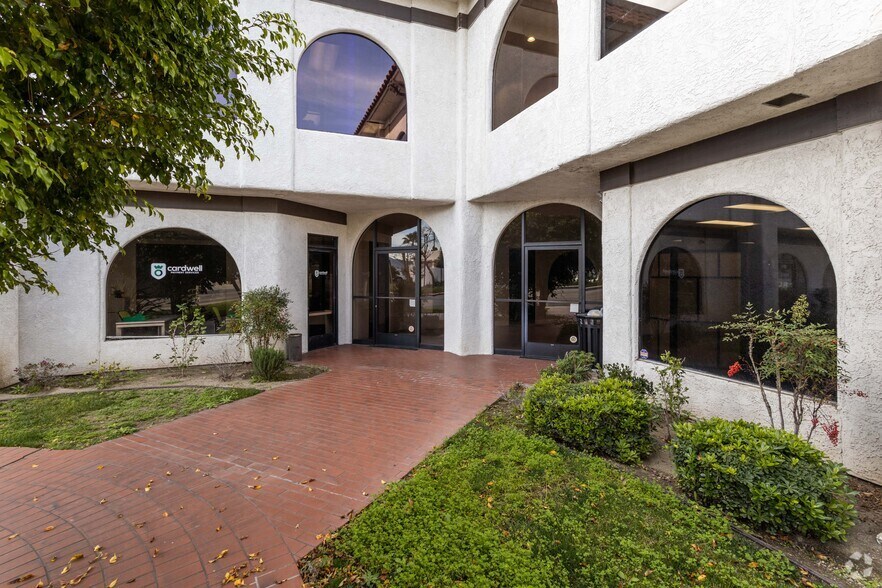 More Photos Of 9795 Cabrini Dr, Burbank Loft Creative Space For Lease