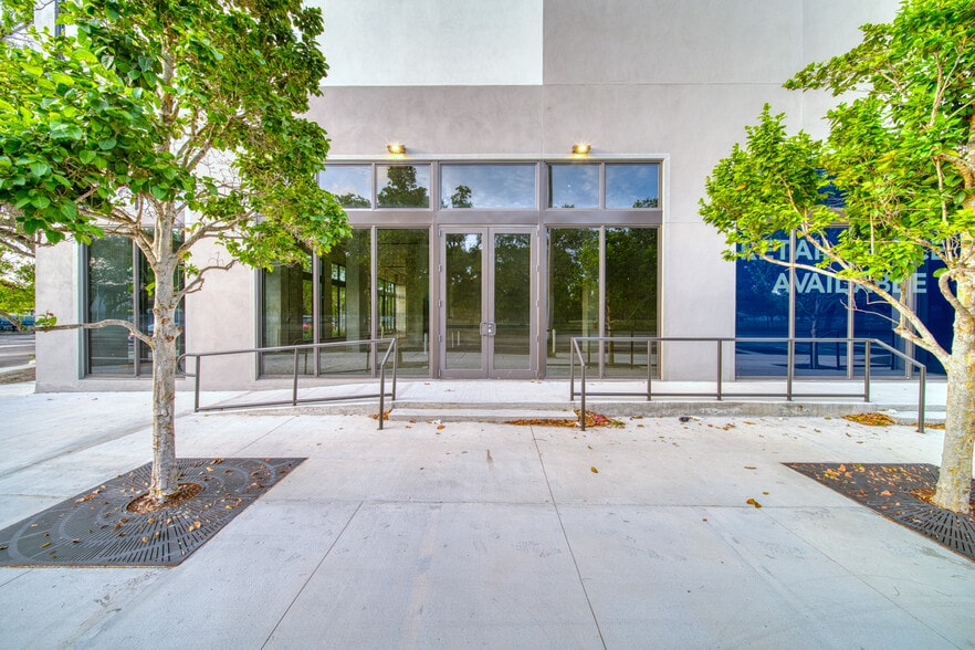 More Photos Of 5402 W Flagler St, Coral Gables General Retail For Lease