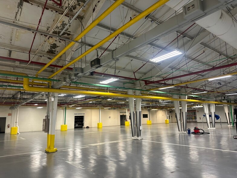 More Photos Of 301 Robey St, Franklin Warehouse For Lease