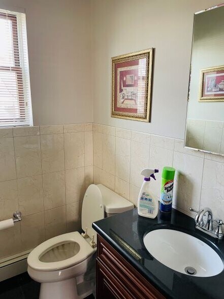 More Photos Of 110 Mineola Ave, Roslyn Heights Light Distribution For Sale