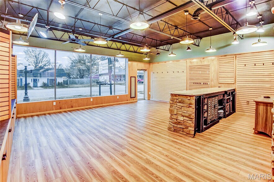 More Photos Of 2721 Madison Ave, Granite City General Retail For Sale