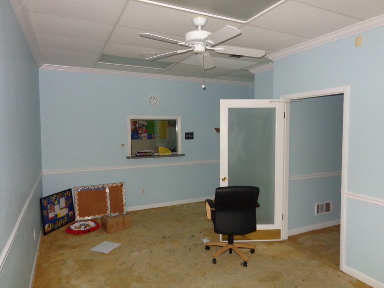 More Photos Of 2301 Park Ave, Orange Park Office For Lease