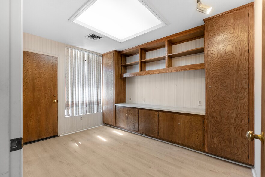 More Photos Of 361-397 N San Jacinto St, Hemet Medical For Sale