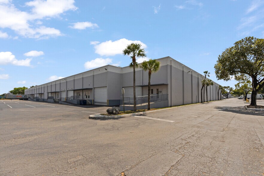 More Photos Of 7950-7966 NW 14th St, Miami Unknown For Lease