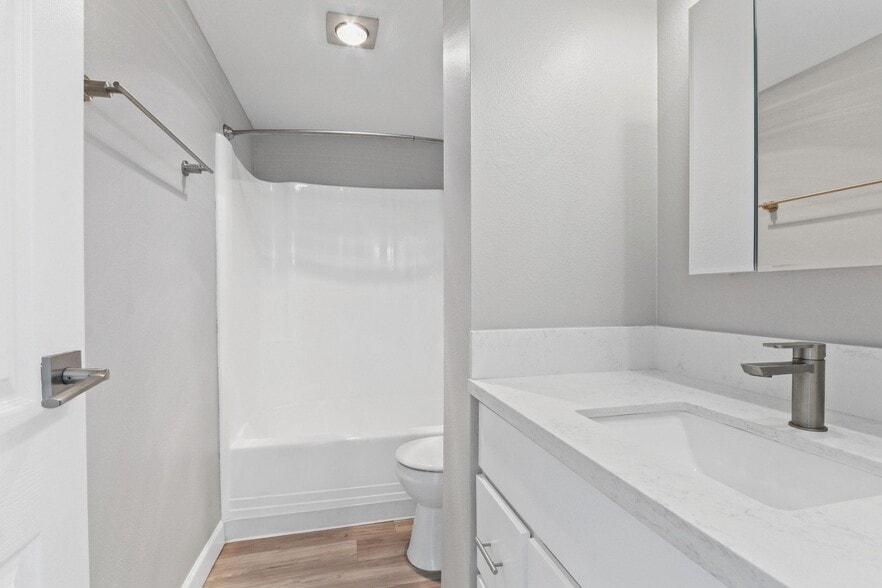 More Photos Of 415-425 Washington Blvd, Marina del Rey Apartments For Lease