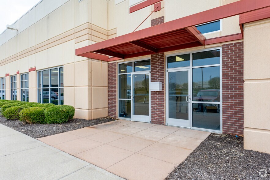 More Photos Of 11025-11091 Strang Line Rd, Lenexa Office For Lease