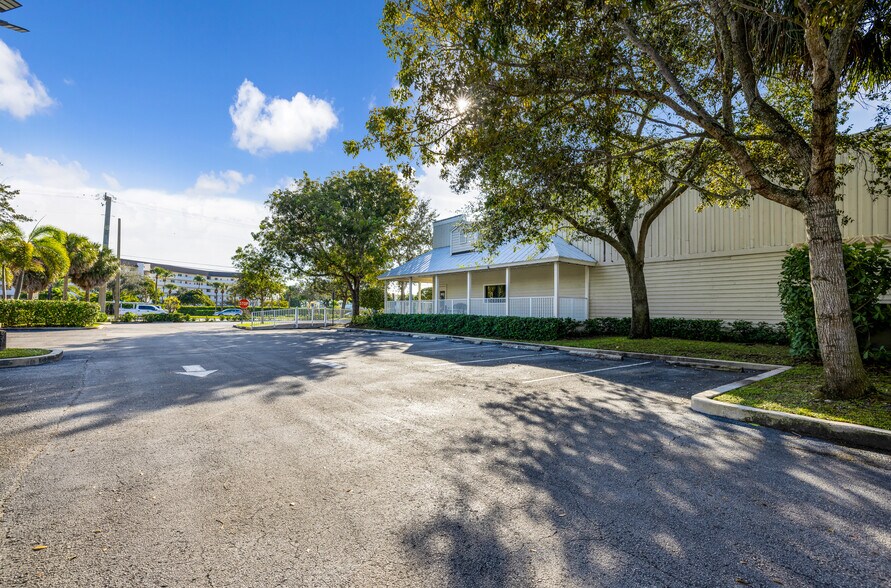 More Photos Of 401 N Federal Hwy, Deerfield Beach Restaurant For Sale