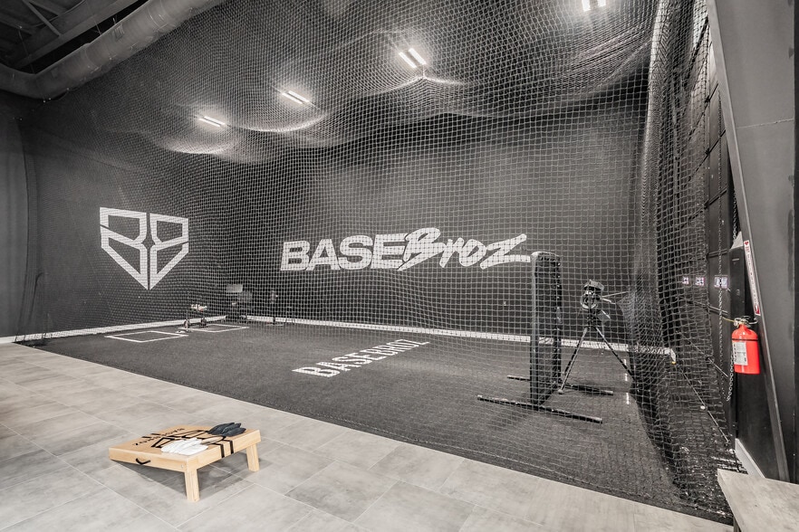 More Photos Of 13053 Harmon Rd, Fort Worth Warehouse For Sale