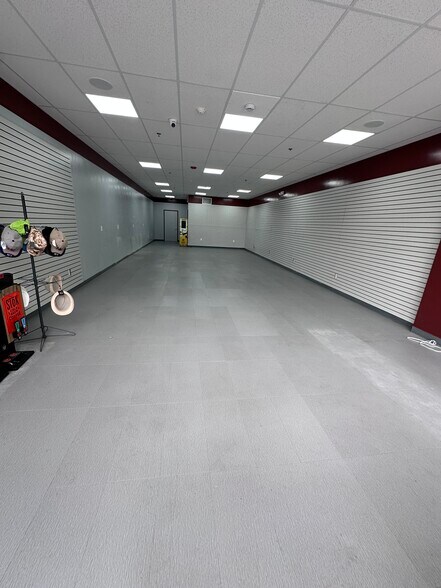 More Photos Of 1103 Goffle Rd, Hawthorne Storefront For Lease