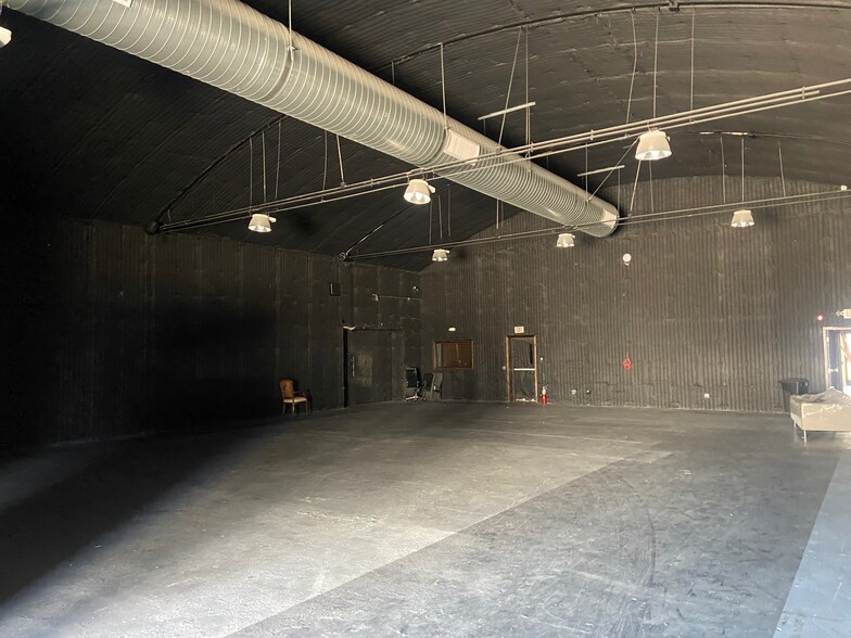 More Photos Of 2909-29121 Thornton Ave, Burbank Manufacturing For Lease