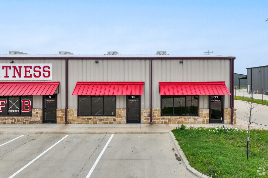 More Photos Of 2350 FM 66, Waxahachie Storefront Retail Office For Lease