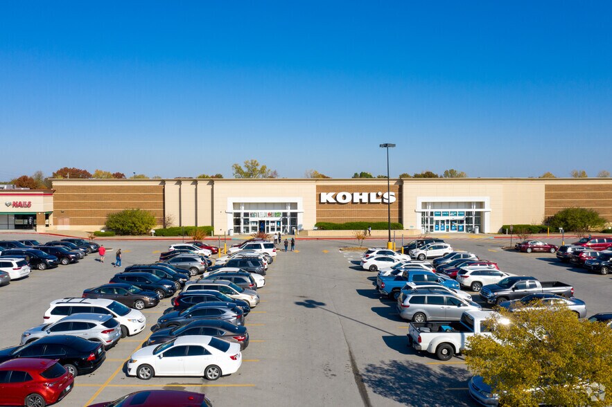 More Photos Of 11011-11123 E 71st St, Tulsa Unknown For Lease