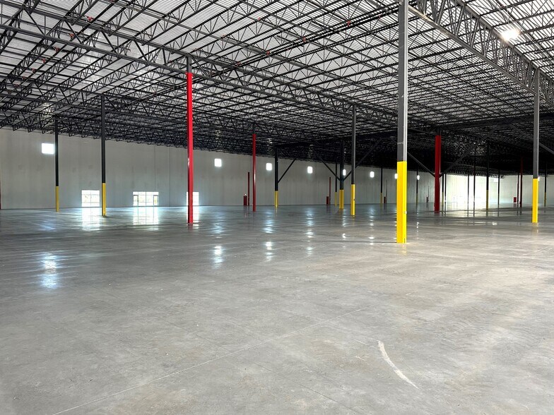 More Photos Of 301 Lau Pky, Englewood Distribution For Lease