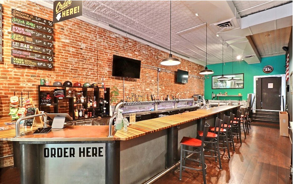 More Photos Of 813 8th St, Greeley General Retail For Lease