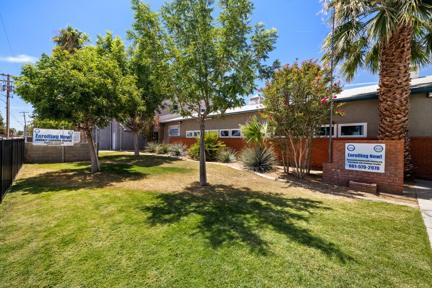 More Photos Of 44339 Beech Ave, Lancaster Schools For Lease