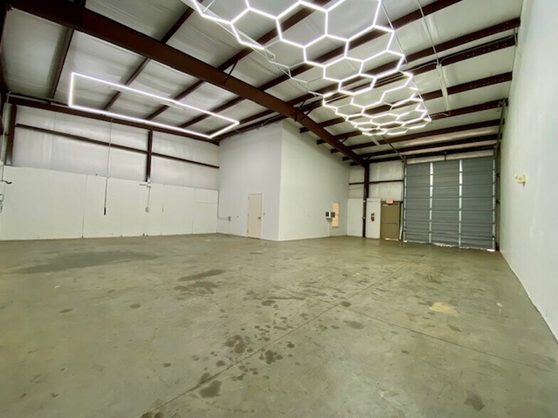 Primary Photo Of 4120 Metro Dr, Shreveport Warehouse For Lease