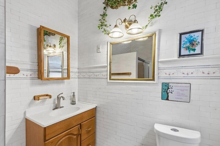 More Photos Of 1611 S Broad St, Philadelphia Specialty For Sale