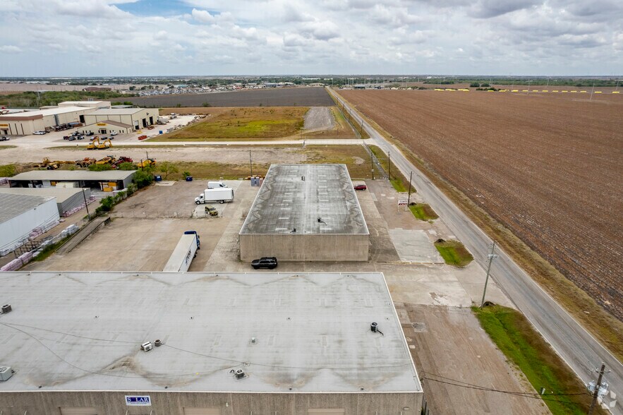 More Photos Of 4922 Bush St, Corpus Christi Warehouse For Lease