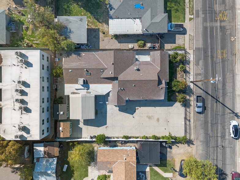 More Photos Of 431 W J St, Oakdale Assisted Living For Sale