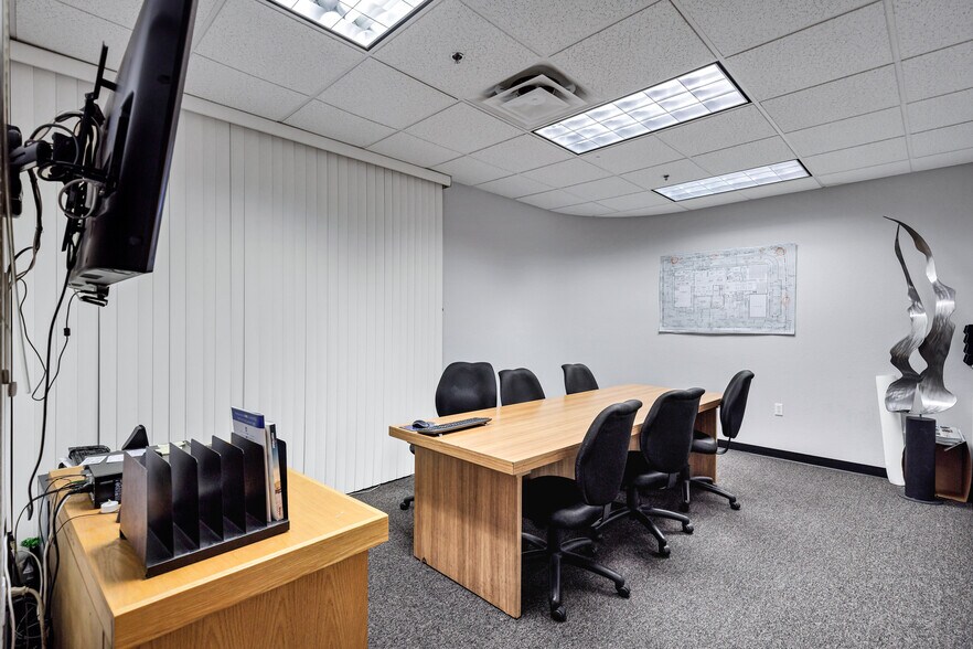 More Photos Of 2020 W 4th St, Tempe Manufacturing For Sale