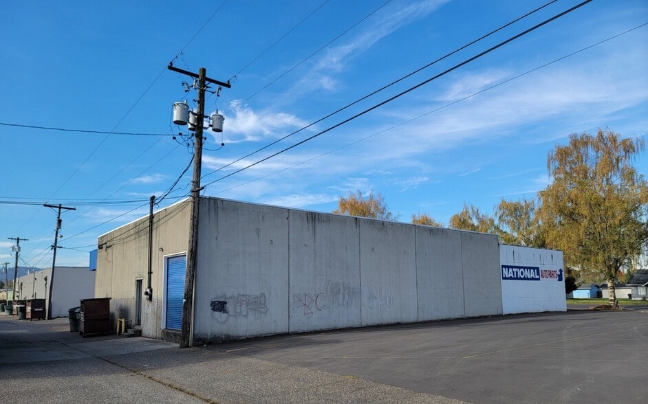 More Photos Of 532 Oregon Way, Longview Auto Repair For Lease